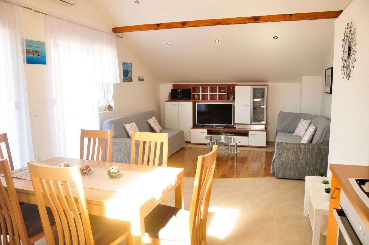 Rustic Apartment Mariva ลิยูบาช ภายนอก รูปภาพ